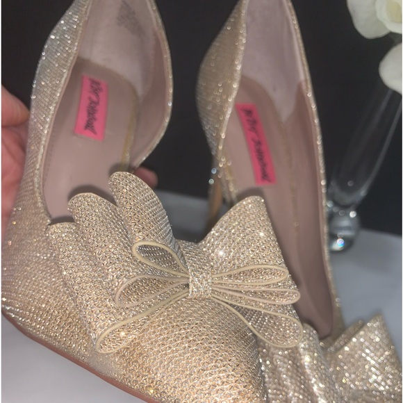 Betsey Johnson Women's Prince-P D’Orsay Bow Pump In Glam Gold - Picture 5 of 12